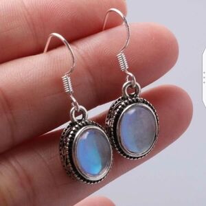 ✨3 FOR $28✨🆕 WHITE MOONSTONE EARRINGS